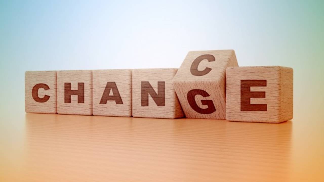 Wooden blocks with the word 'change' and an arrow pointing to the 'c' to illustrate strategies for adapting to economic changes.